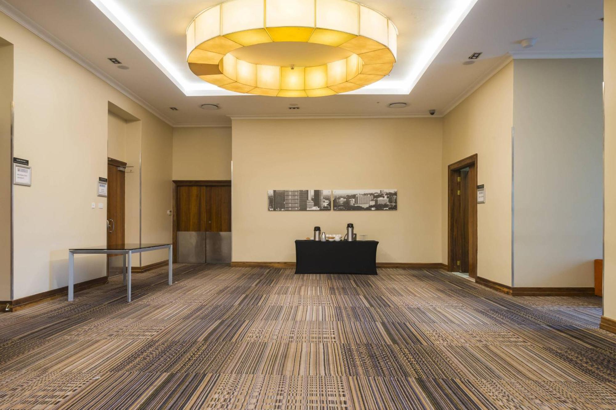 Protea Hotel By Marriott Gaborone Masa Square Экстерьер фото